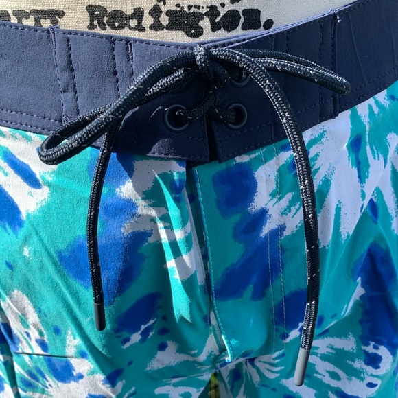 J. Crew 9” Stretch Eco Tie-Dye Board Shorts - NWT - Picture 3 of 4